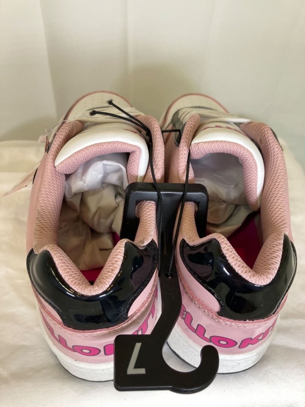 Hello Kitty Sz 7 Pink Black White Ladies Shoes Sneakers New With Tags Black Sole - Picture 7 of 12